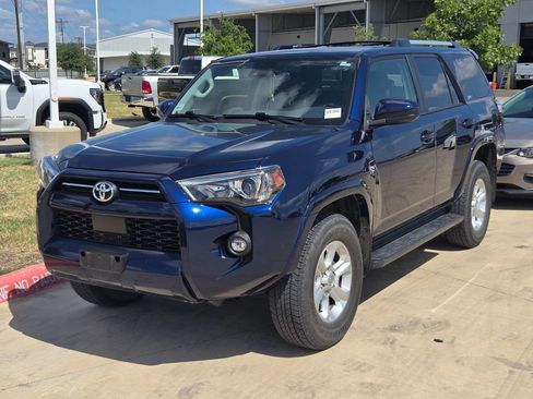 Used 2023 Toyota 4Runner SR5 AWD/4WD image 3