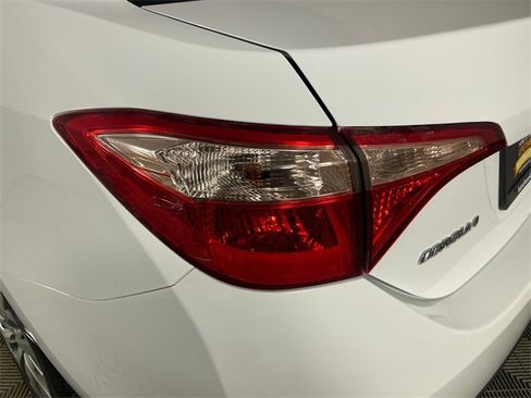 Used 2017 Toyota Corolla L image 19