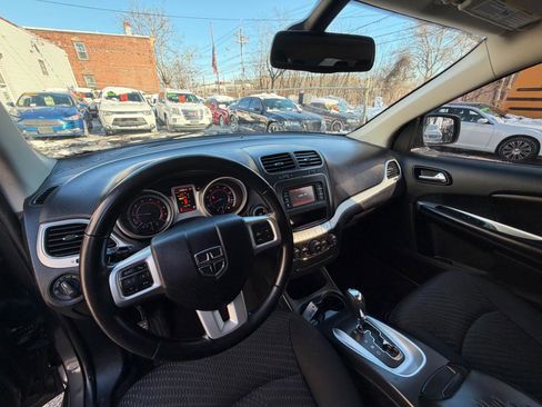 Used 2019 Dodge Journey SE w/ Connectivity Group FWD image 23
