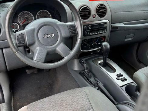 Used 2005 Jeep Liberty Renegade image 40