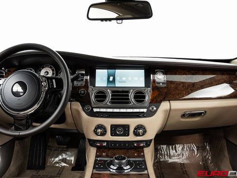 Used 2015 Rolls-Royce Wraith image 22