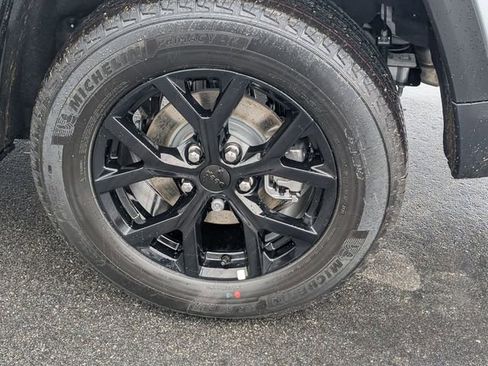 New 2026 Jeep Grand Cherokee Laredo image 8