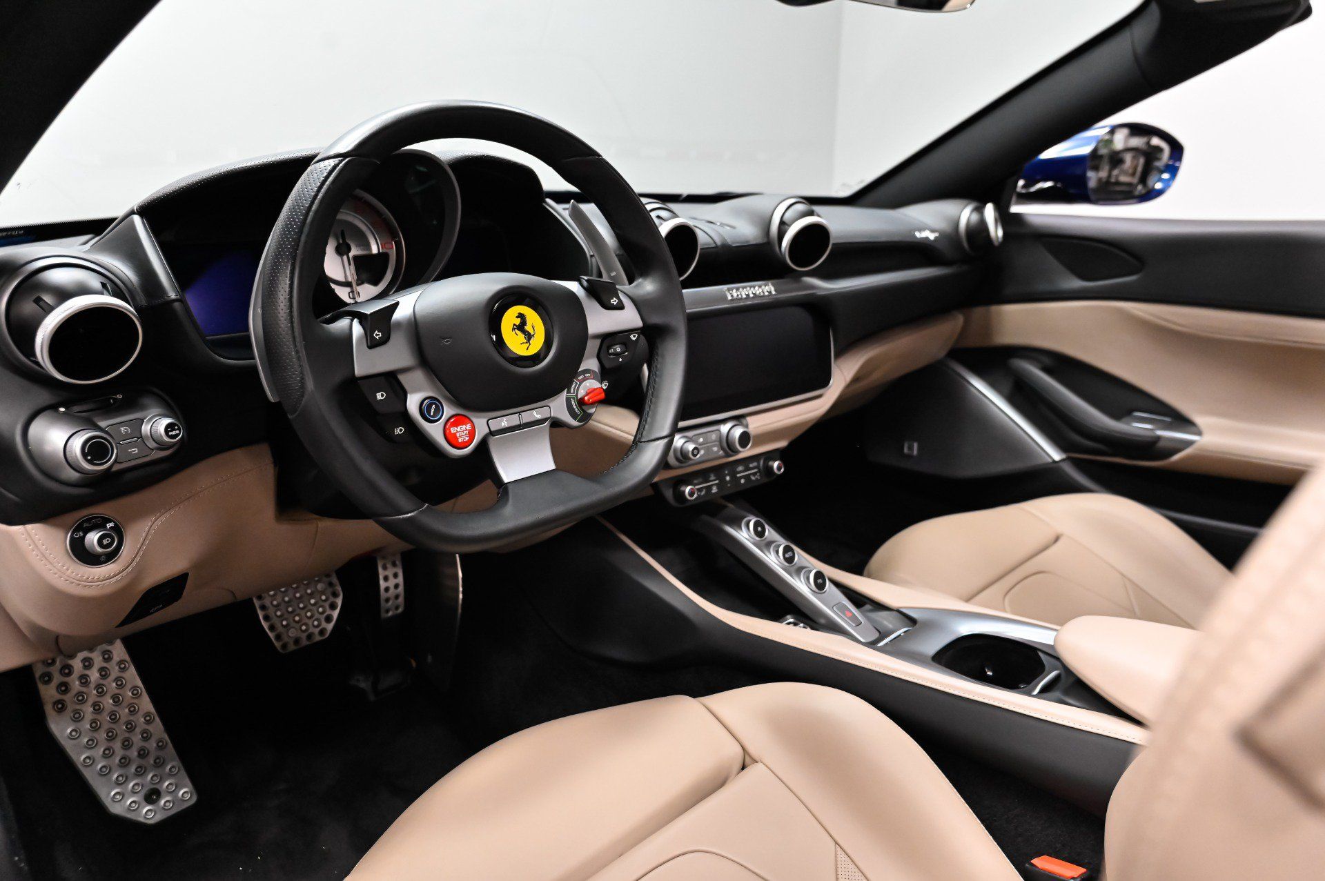 Used 2019 Ferrari Portofino RWD image 9
