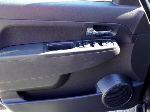 Used 2011 Jeep Liberty Sport image 15