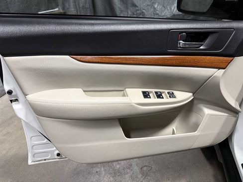 Used 2013 Subaru Outback 2.5i Limited w/ Moonroof Pkg AWD/4WD image 15