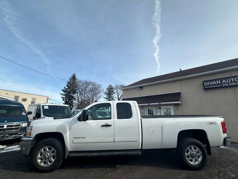 Used 2011 Chevrolet Silverado 3500 LT image 3