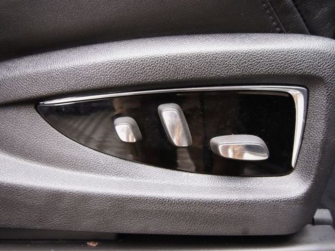 Used 2015 Cadillac Escalade Premium image 26