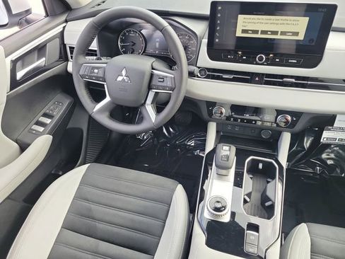 New 2026 Mitsubishi Outlander SE image 16