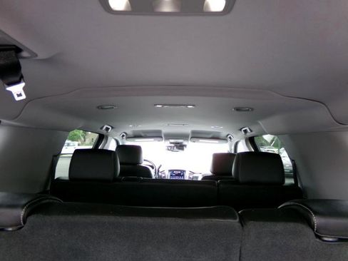 Used 2018 Chevrolet Suburban LT image 50