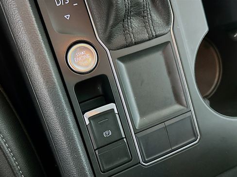 Used 2019 Volkswagen Atlas SE w/ Panoramic Sunroof Package FWD image 24