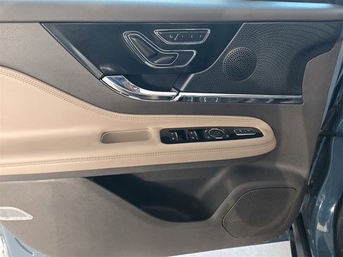 Used 2023 Lincoln Corsair Standard w/ Equipment Group 101A image 33