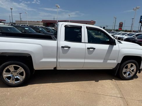 Used 2017 Chevrolet Silverado 1500 Custom w/ Custom Convenience Package AWD/4WD image 6