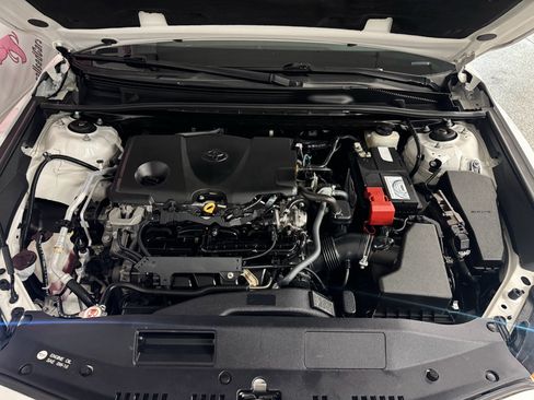 Used 2021 Toyota Camry SE image 6