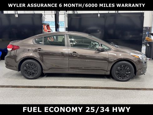Used 2018 Kia Forte LX image 2