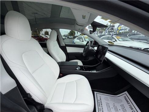 Used 2021 Tesla Model Y Long Range AWD/4WD image 32