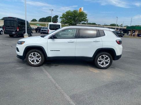 Used 2024 Jeep Compass Latitude AWD/4WD image 4