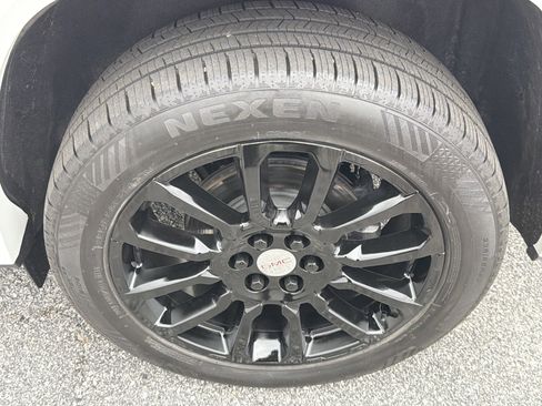 Used 2020 GMC Acadia Denali w/ Technology Package image 9