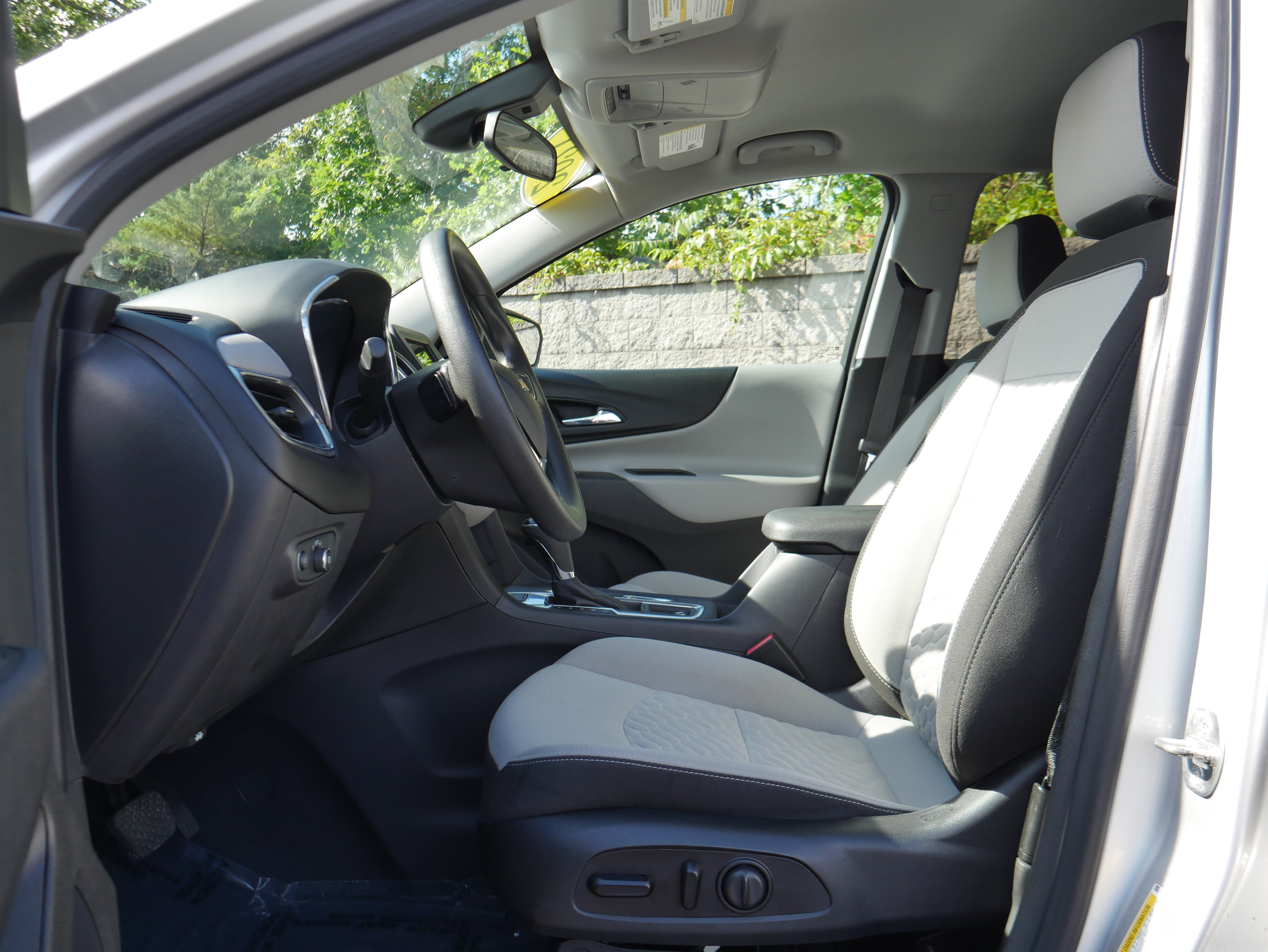 Used 2021 Chevrolet Equinox LS w/ LS Convenience Package AWD/4WD image 12