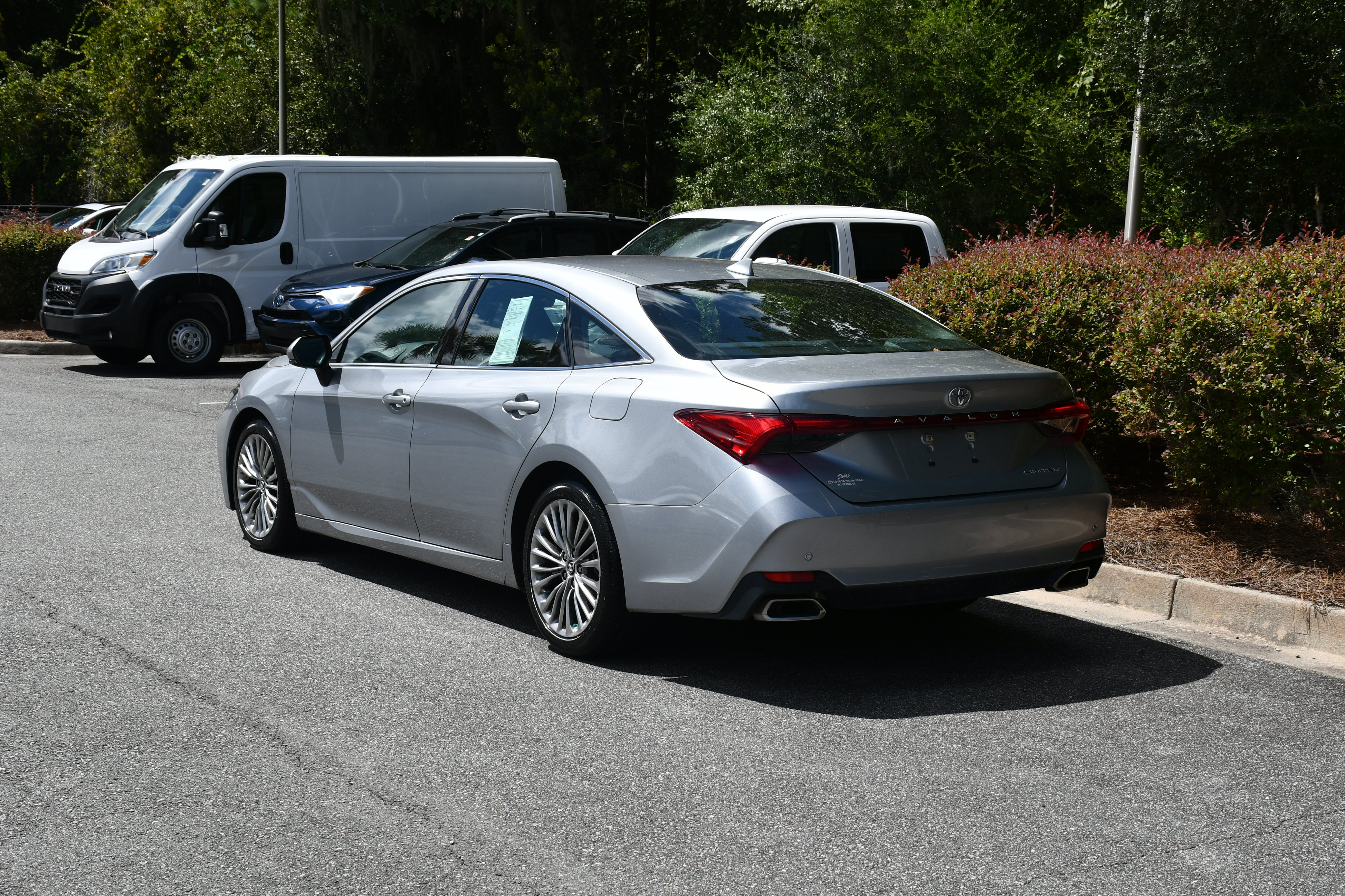 Used 2019 Toyota Avalon Limited w/ Advanced Safety Package FWD image 3