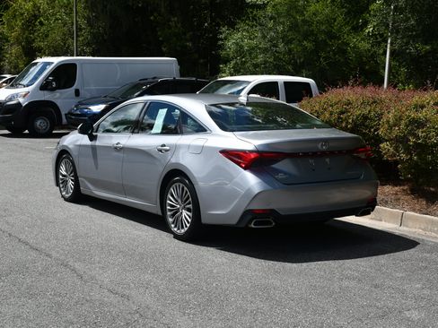 Used 2019 Toyota Avalon Limited w/ Advanced Safety Package FWD image 3