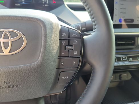 Used 2025 Toyota Prius XLE FWD image 14