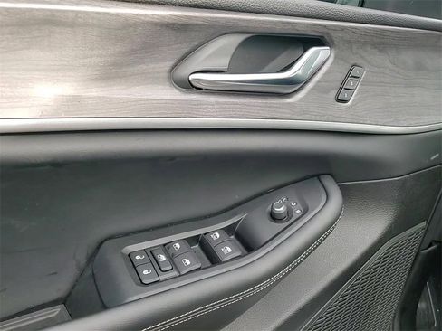 Used 2024 Jeep Grand Cherokee L Limited image 10