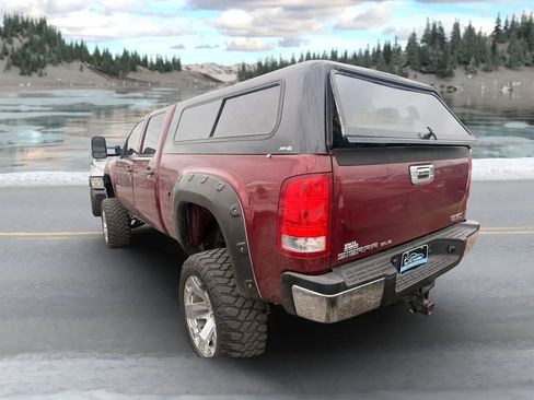 Used 2009 GMC Sierra 2500 SLE w/ Suspension Package, Off-Road AWD/4WD image 4