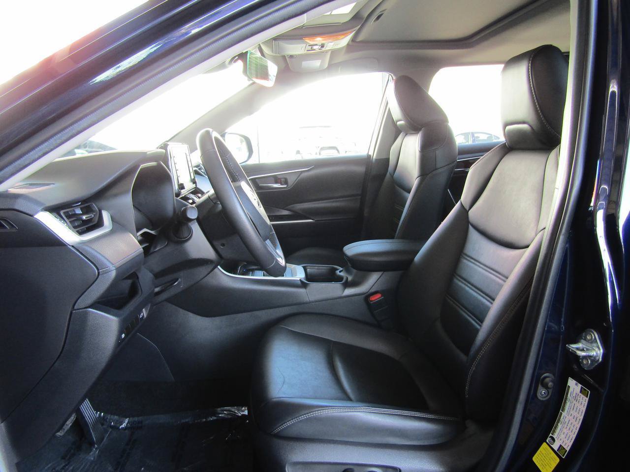 Used 2021 Toyota RAV4 XLE Premium FWD image 9