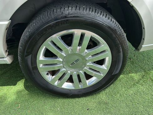 Used 2014 Lincoln Navigator 4WD w/ Equipment Group 101A image 42
