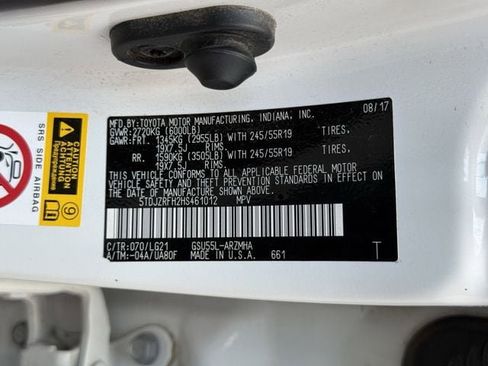 Used 2017 Toyota Highlander SE w/ Carpet Mat Package image 36