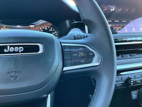 Used 2024 Jeep Compass Latitude image 19