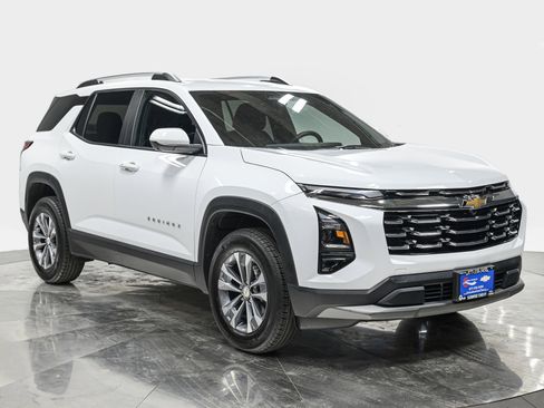 Used 2025 Chevrolet Equinox LT w/ Convenience Package II AWD/4WD image 9