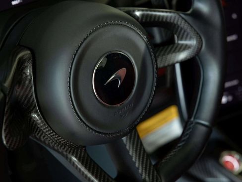 Used 2023 McLaren Artura image 11