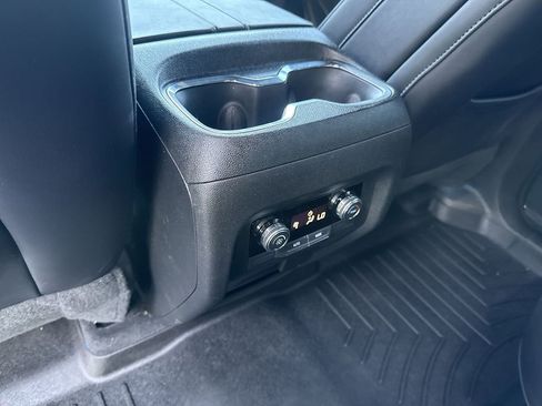 Used 2025 GMC Acadia Elevation w/ Elevation Premium Package AWD/4WD image 25