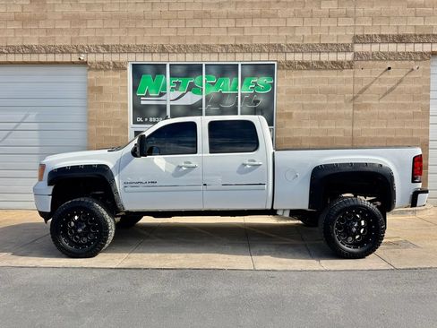 Used 2013 GMC Sierra 2500 Denali AWD/4WD image 2