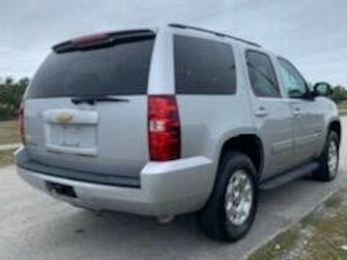 Used 2013 Chevrolet Tahoe LT RWD image 2