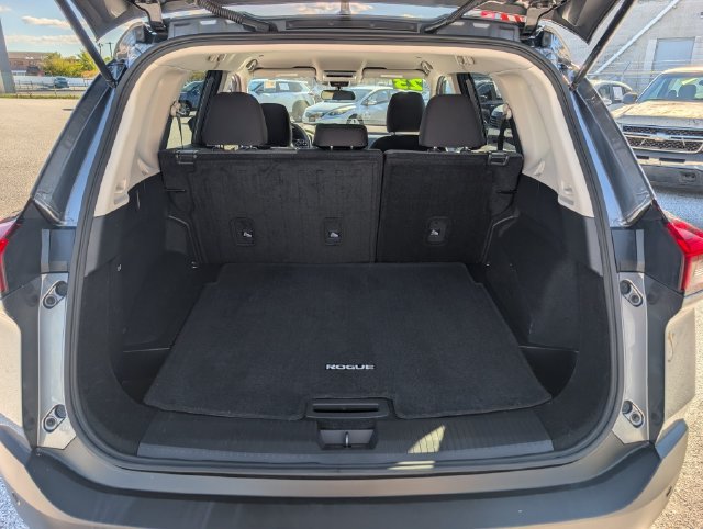 Used 2023 Nissan Rogue SV AWD/4WD image 12