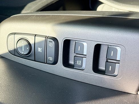 Used 2021 Kia Sportage LX image 14