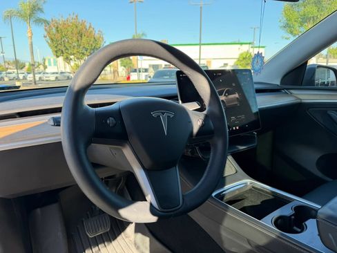Used 2023 Tesla Model Y Long Range AWD/4WD image 11