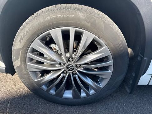 Used 2020 Toyota Highlander Platinum AWD/4WD image 13