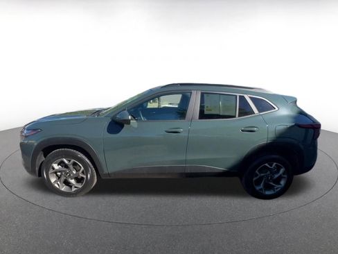 Used 2025 Chevrolet Trax LT w/ LT Convenience Package FWD image 11