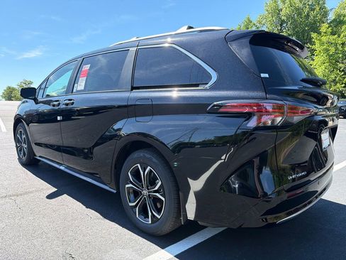 New 2026 Toyota Sienna Platinum AWD/4WD image 5