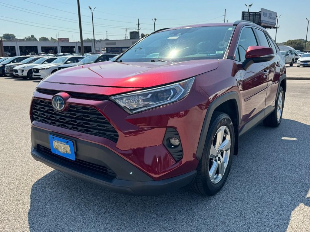 Used 2021 Toyota RAV4 XLE Premium AWD/4WD image 8