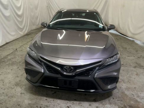 Used 2022 Toyota Camry SE image 3