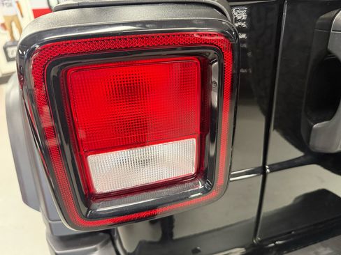 Used 2022 Jeep Wrangler Unlimited Sport image 10