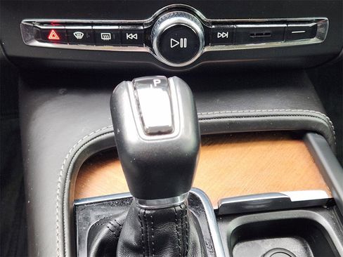 Used 2018 Volvo S90 T6 Inscription w/ Convenience Package image 18