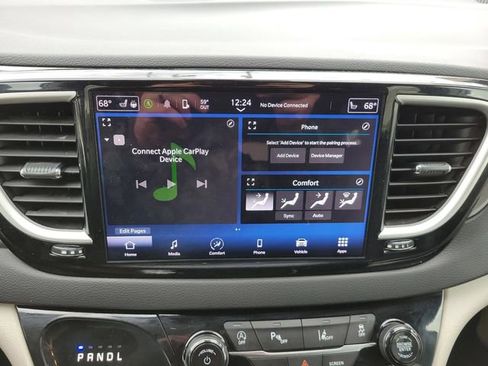 Used 2024 Chrysler Pacifica Touring-L FWD image 20
