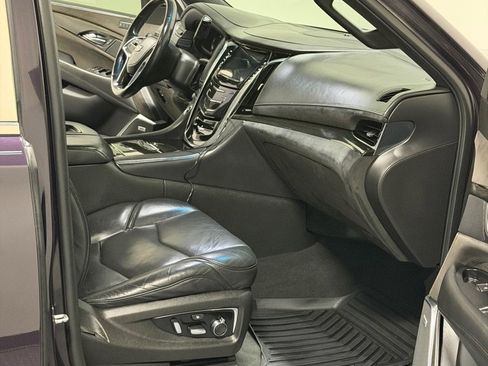 Used 2018 Cadillac Escalade ESV Platinum image 12