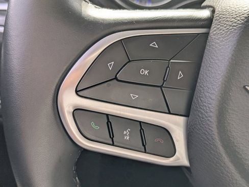 Used 2019 Chrysler 300 Touring w/ Chrome Appearance Package image 21