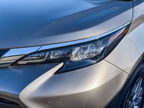 New 2026 Toyota Sienna LE FWD image 9